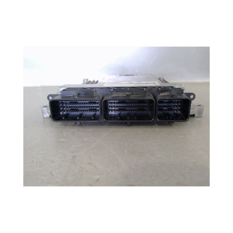 CALCULATEUR MOTEUR RENAULT CLIO