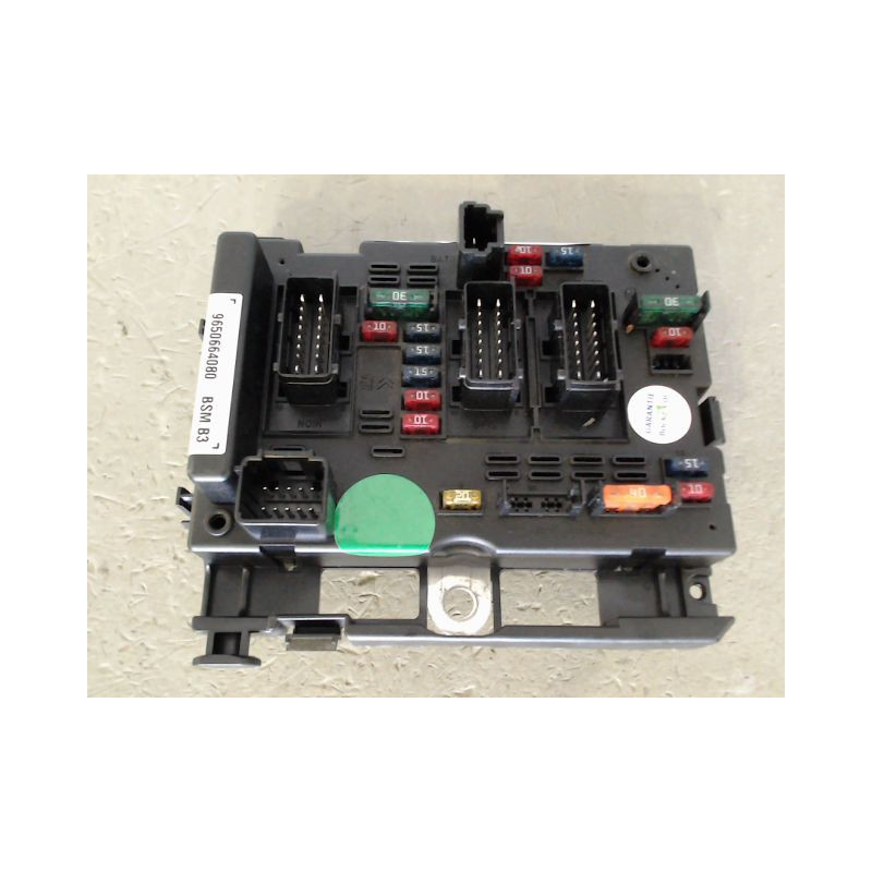 BOITE A FUSIBLES PEUGEOT 206