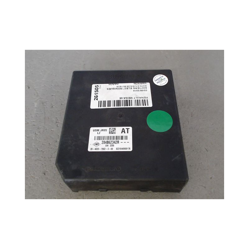 BOITE A FUSIBLES RENAULT MEGANE