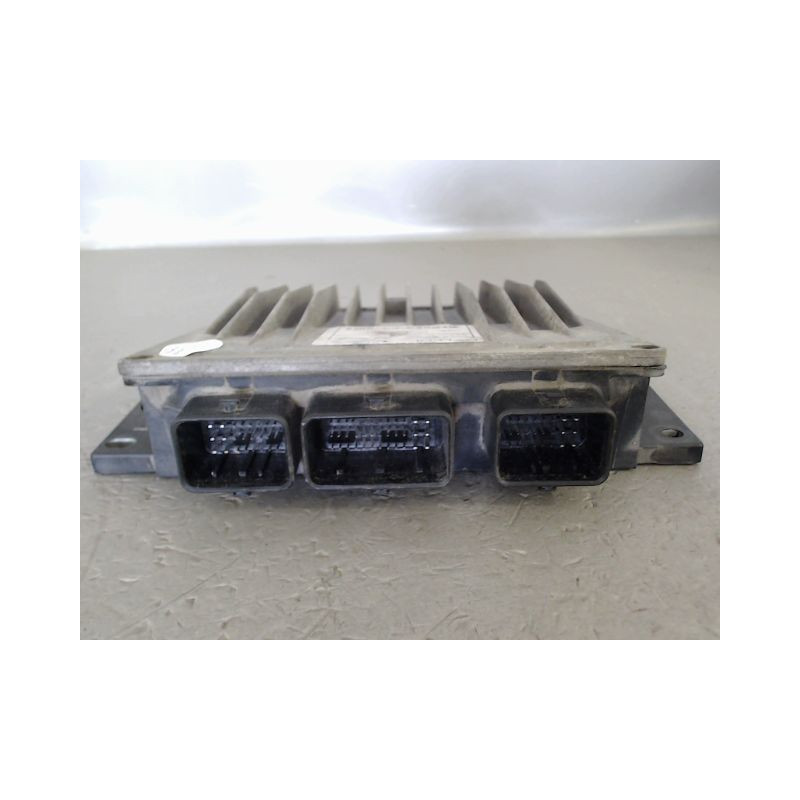 CALCULATEUR MOTEUR RENAULT CLIO