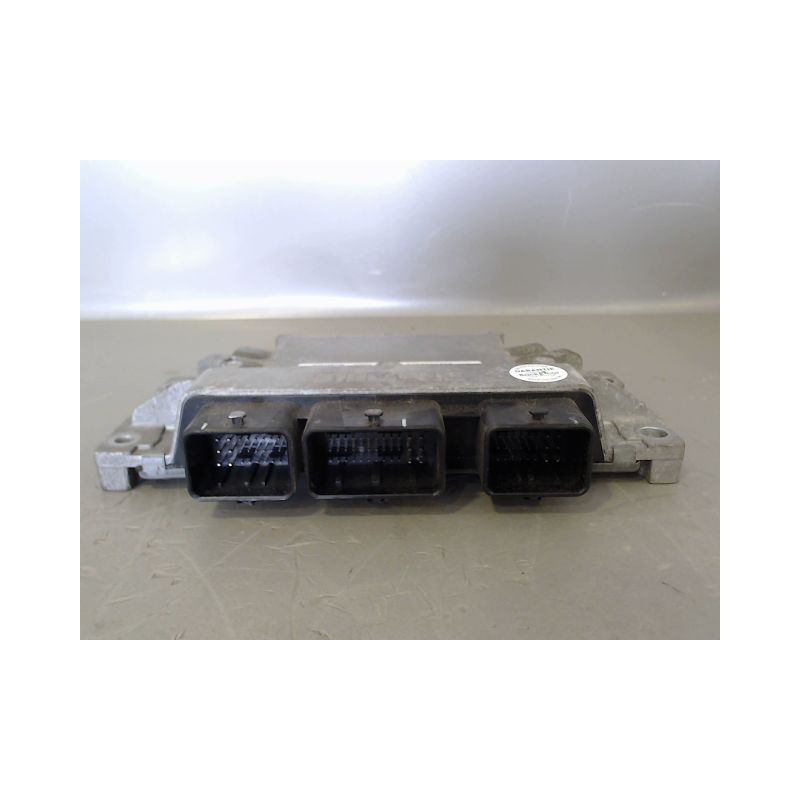 CALCULATEUR MOTEUR RENAULT CLIO