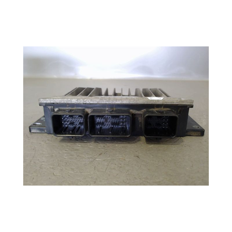 CALCULATEUR MOTEUR RENAULT CLIO
