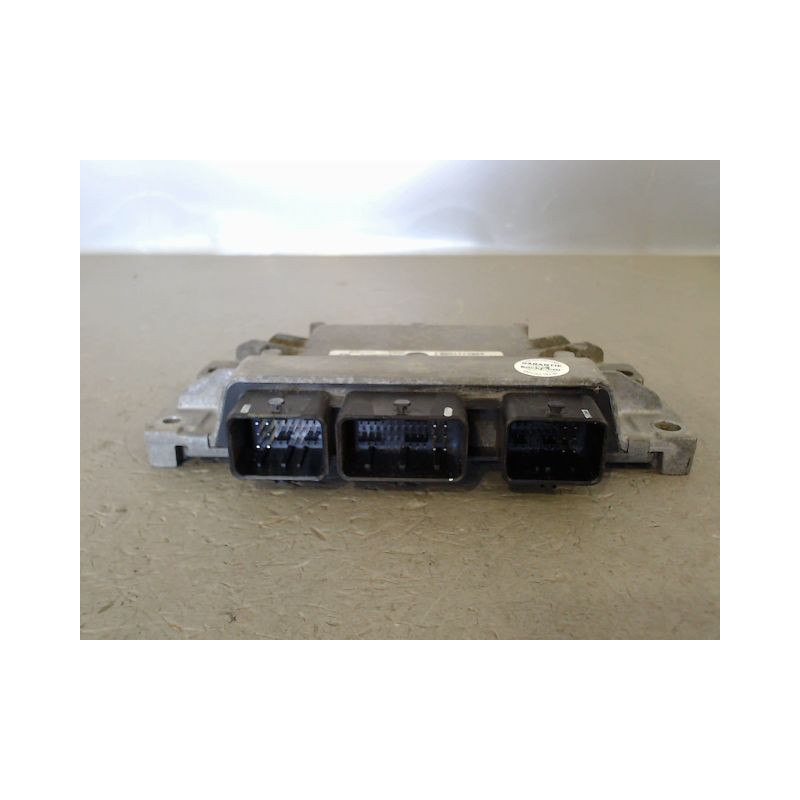 CALCULATEUR MOTEUR RENAULT CLIO