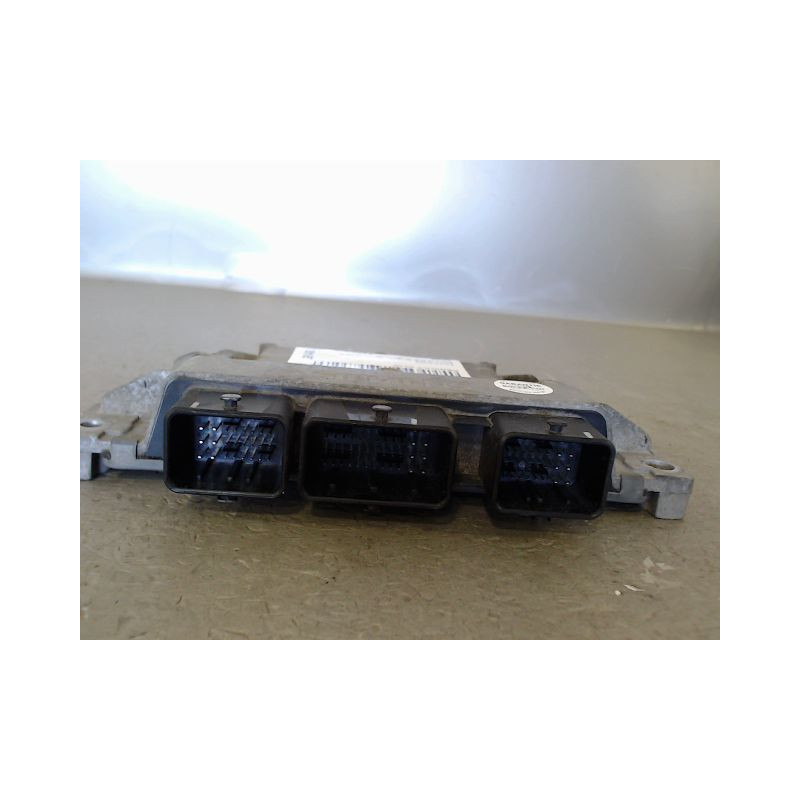 CALCULATEUR MOTEUR RENAULT CLIO