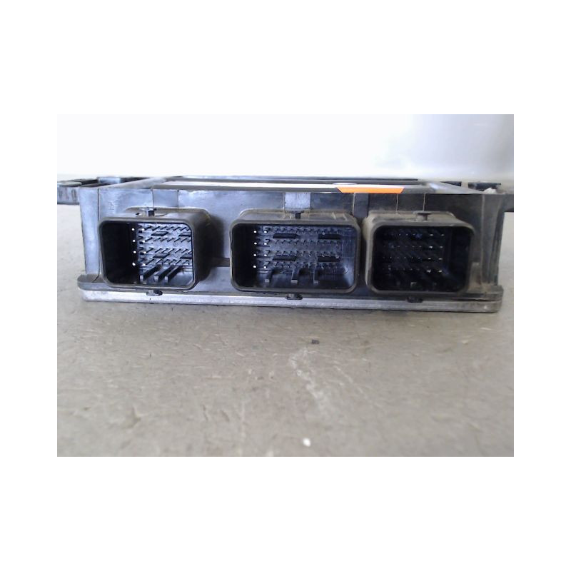CALCULATEUR MOTEUR DACIA LOGAN
