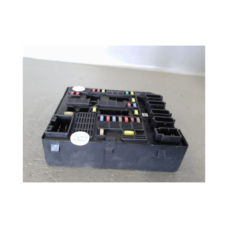 BOITE A FUSIBLES RENAULT MEGANE