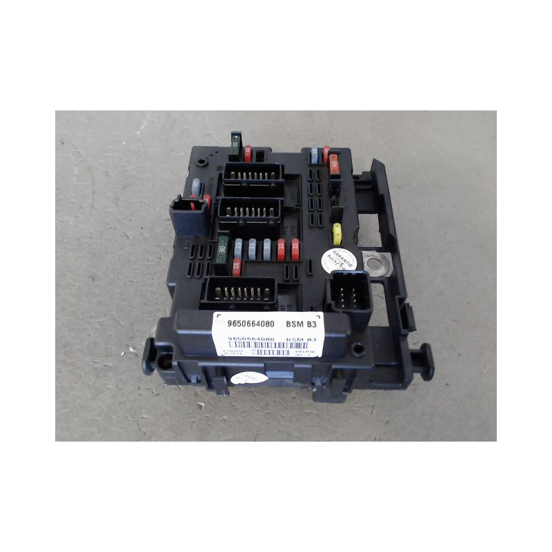 BOITE A FUSIBLES PEUGEOT 307