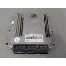 CALCULATEUR MOTEUR RENAULT TRAFIC