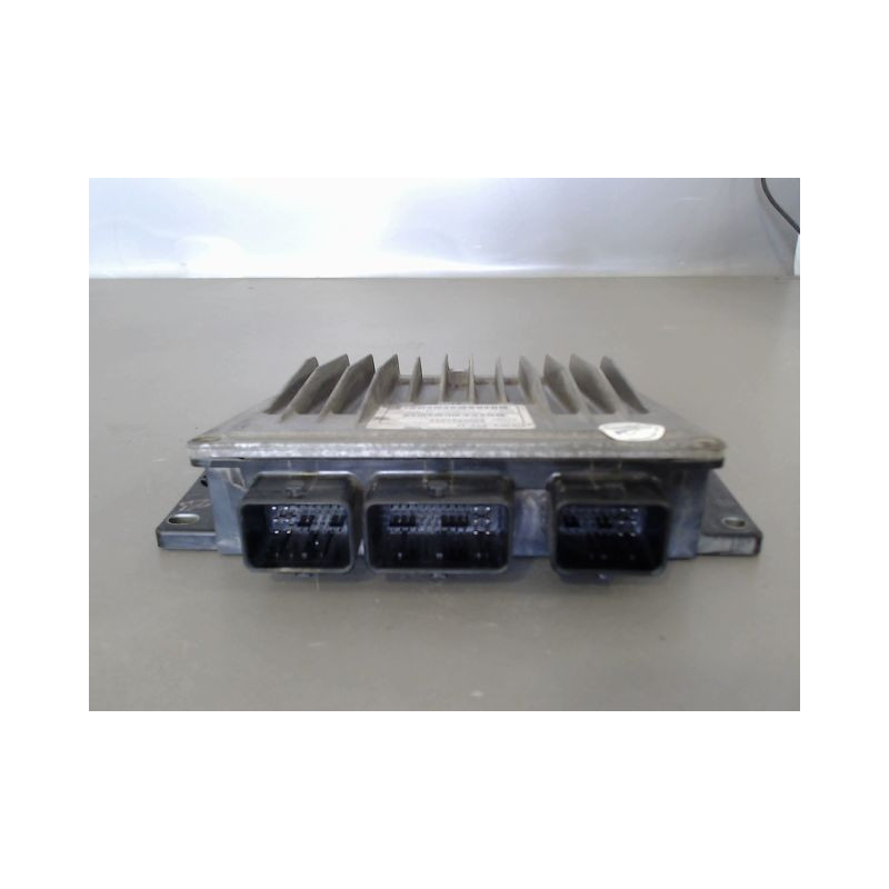 CALCULATEUR MOTEUR RENAULT CLIO