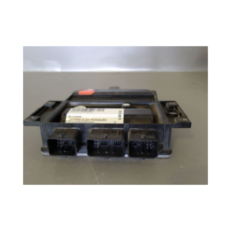 CALCULATEUR MOTEUR DACIA SANDERO