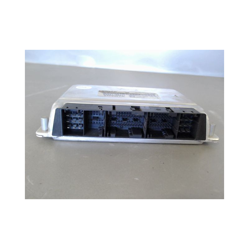 CALCULATEUR MOTEUR TOYOTA YARIS