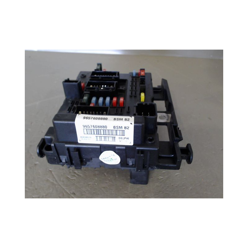 BOITE A FUSIBLES PEUGEOT 206
