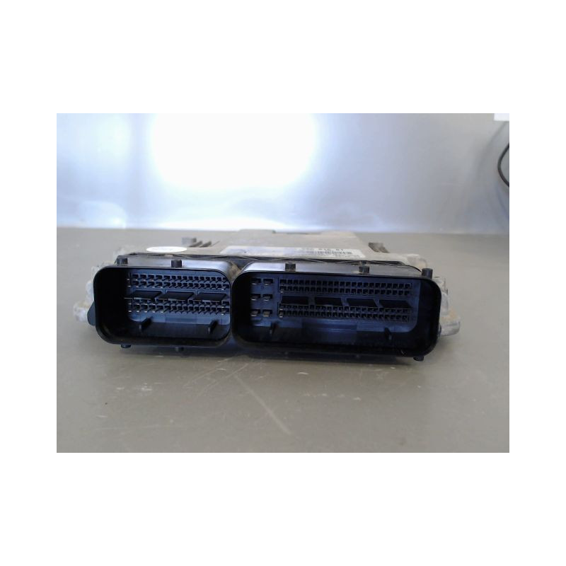 CALCULATEUR MOTEUR VOLKSWAGEN TOURAN