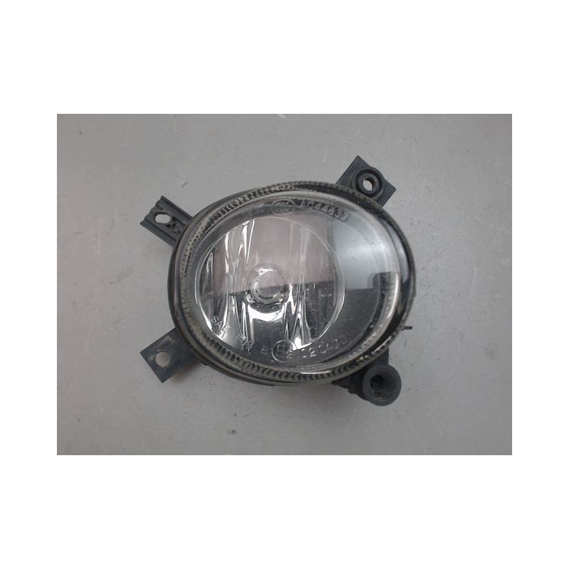 PHARE ANTIBROUILLARD AVANT DROIT AUDI A4