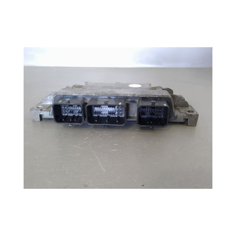 CALCULATEUR MOTEUR RENAULT CLIO