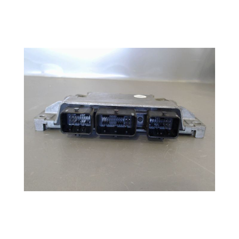 CALCULATEUR MOTEUR DACIA SANDERO