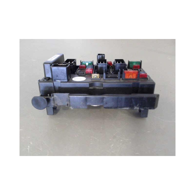 BOITE A FUSIBLES PEUGEOT 206