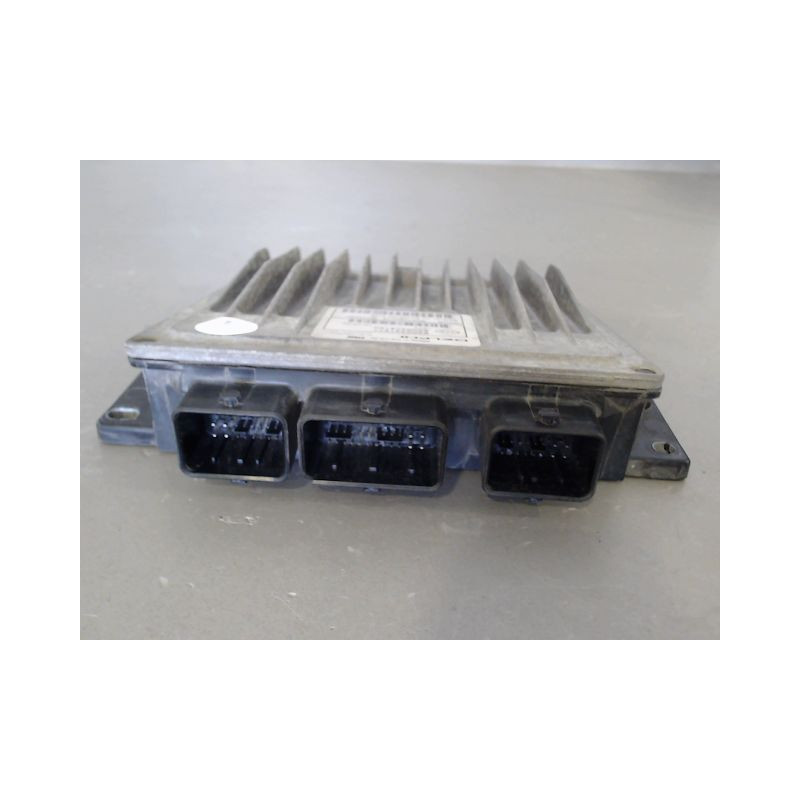 CALCULATEUR MOTEUR RENAULT CLIO