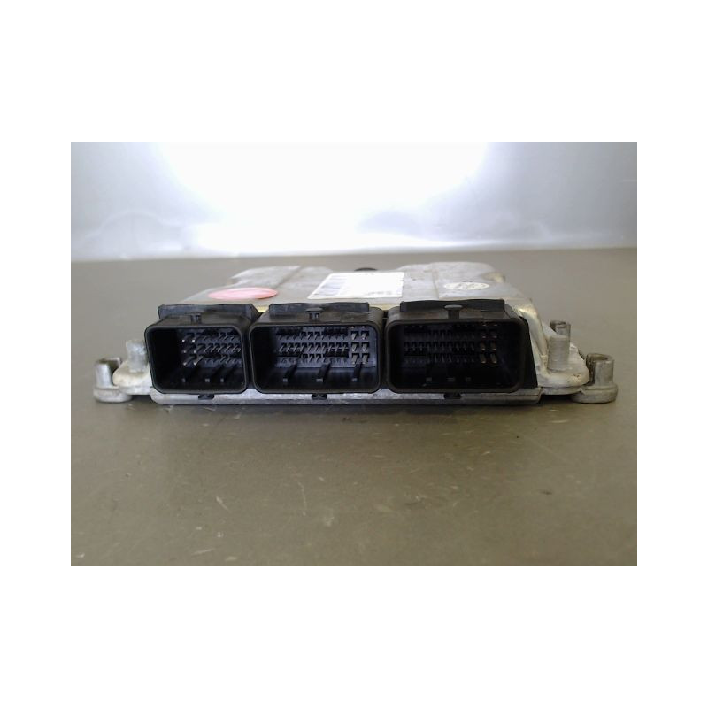 CALCULATEUR MOTEUR RENAULT MASTER