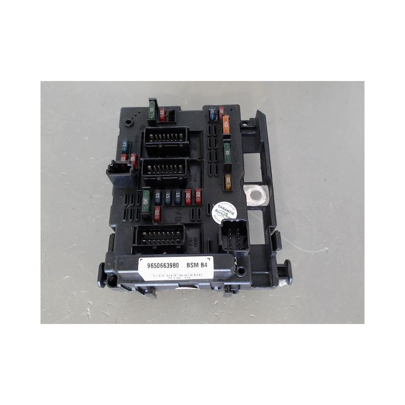 BOITE A FUSIBLES PEUGEOT 206
