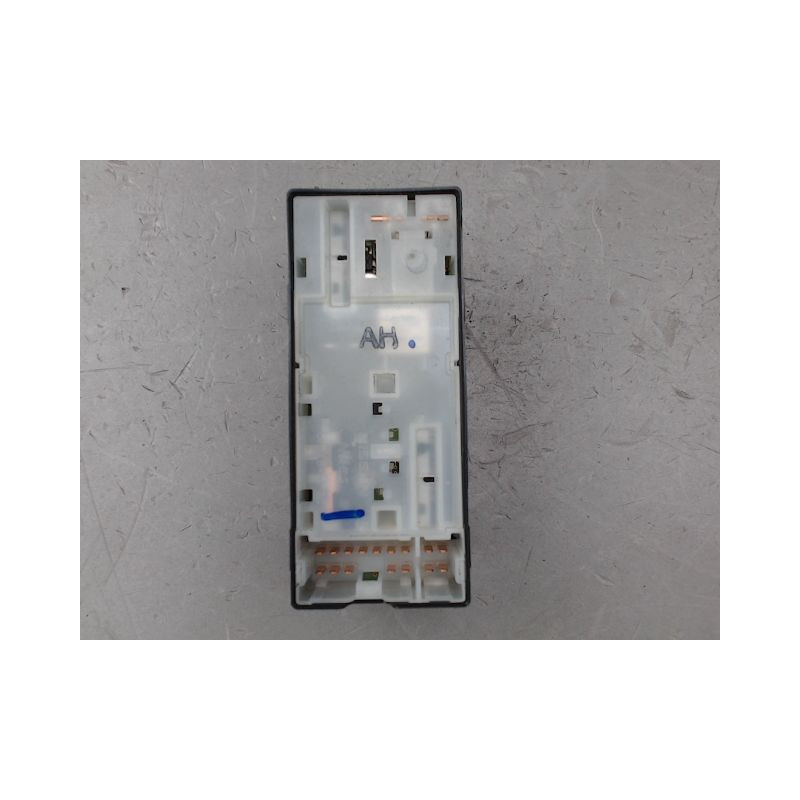 COMMANDE LEVE-GLACE PORTE AVG NISSAN MICRA