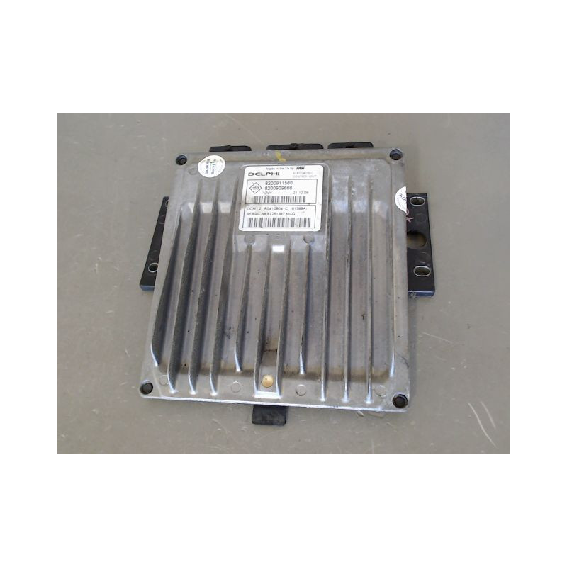 CALCULATEUR MOTEUR RENAULT CLIO