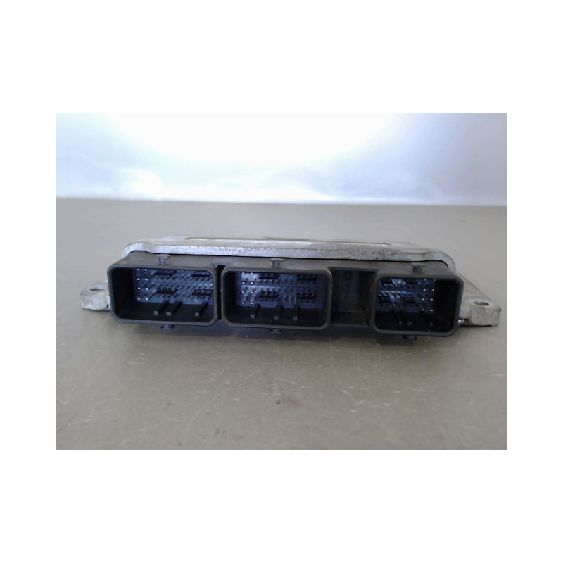CALCULATEUR MOTEUR RENAULT CLIO