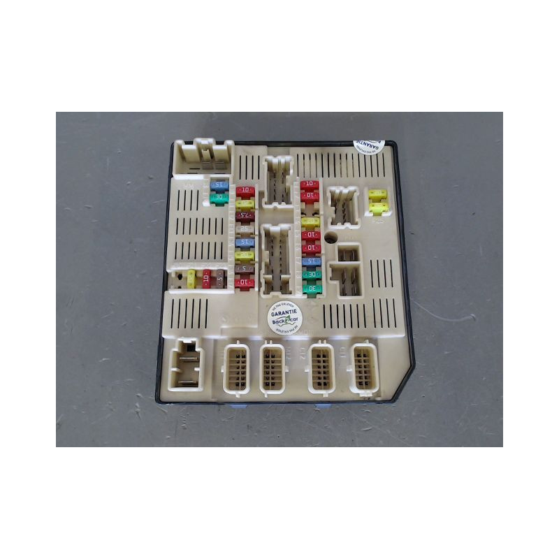 BOITE A FUSIBLES RENAULT MEGANE
