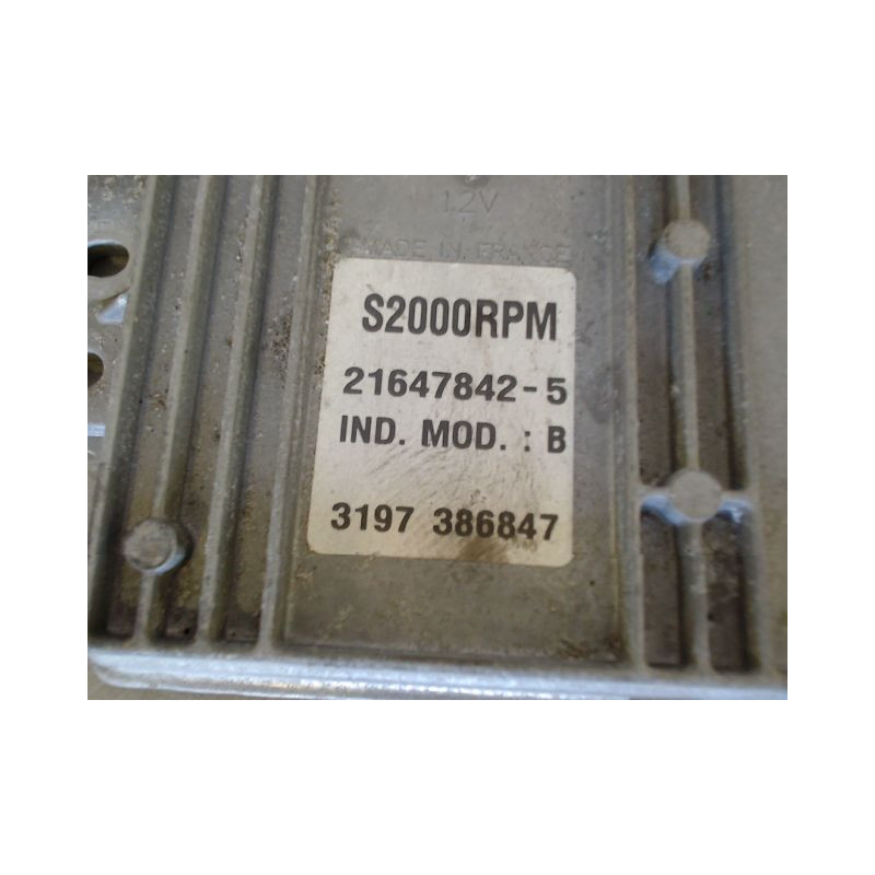 CALCULATEUR MOTEUR RENAULT LAGUNA