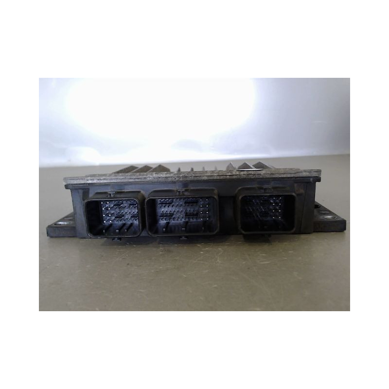 CALCULATEUR MOTEUR RENAULT CLIO