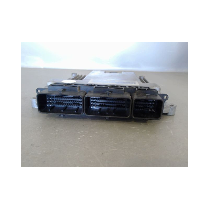CALCULATEUR MOTEUR RENAULT CLIO