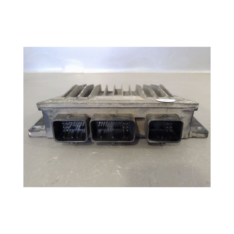CALCULATEUR MOTEUR RENAULT CLIO