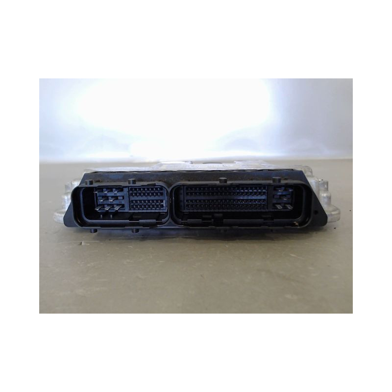 CALCULATEUR MOTEUR TOYOTA YARIS