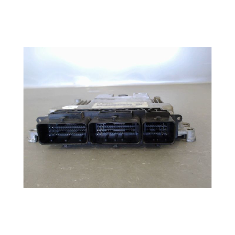 CALCULATEUR MOTEUR RENAULT CLIO