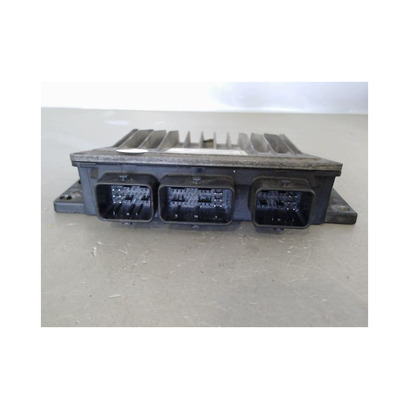 CALCULATEUR MOTEUR RENAULT KANGOO