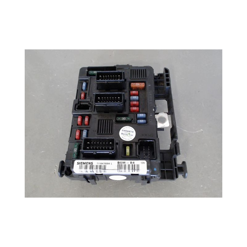 BOITE A FUSIBLES PEUGEOT 206