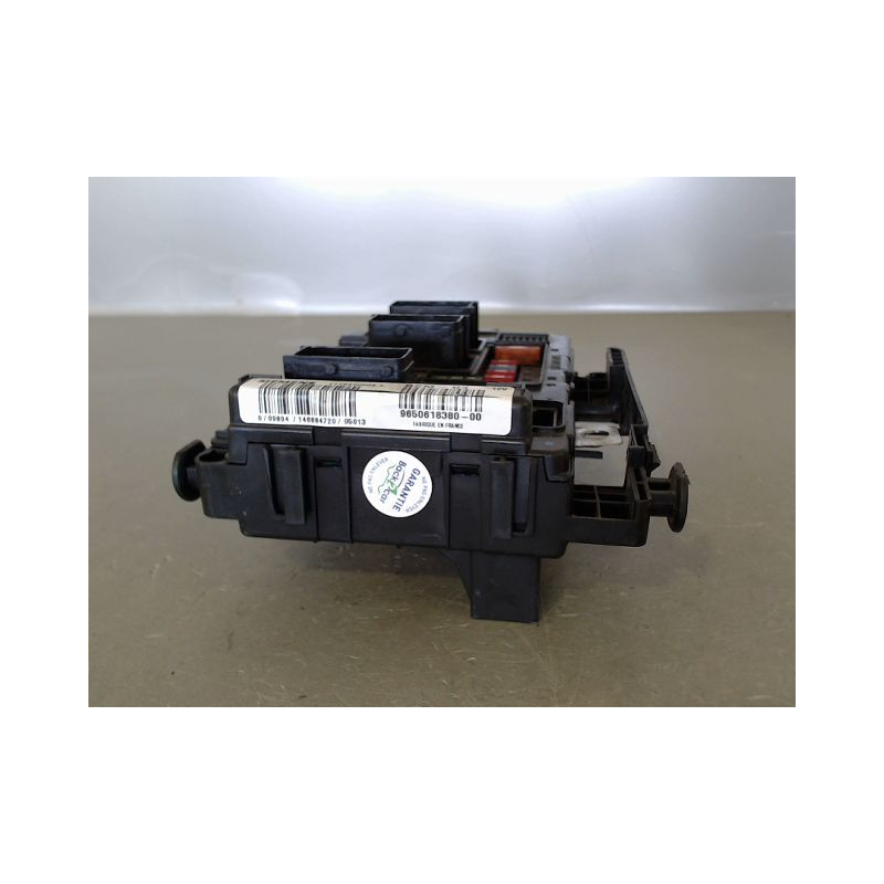 BOITE A FUSIBLES PEUGEOT 206