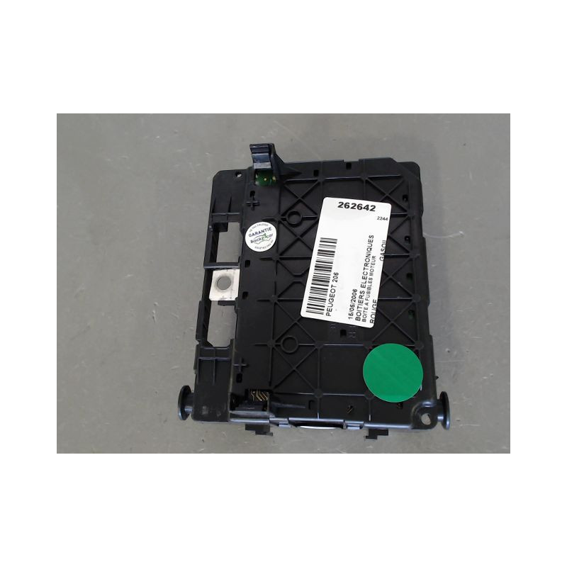 BOITE A FUSIBLES PEUGEOT 206