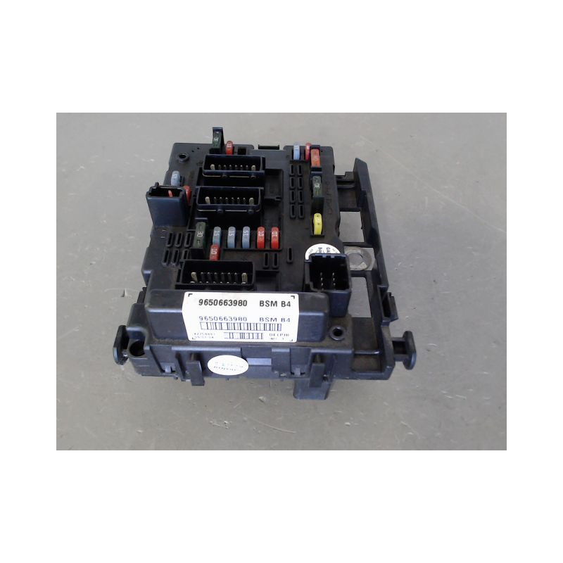 BOITE A FUSIBLES PEUGEOT 307