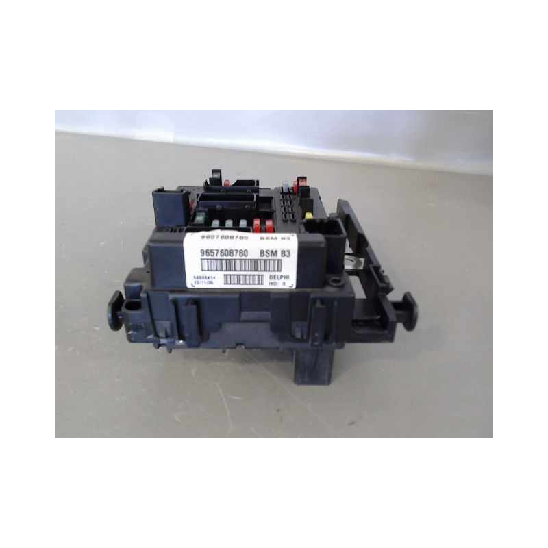 BOITE A FUSIBLES PEUGEOT 206