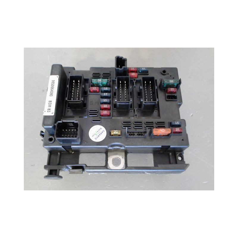 BOITE A FUSIBLES PEUGEOT 206