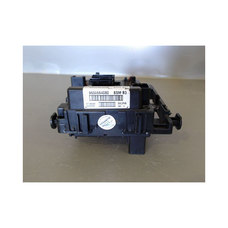 BOITE A FUSIBLES PEUGEOT 206