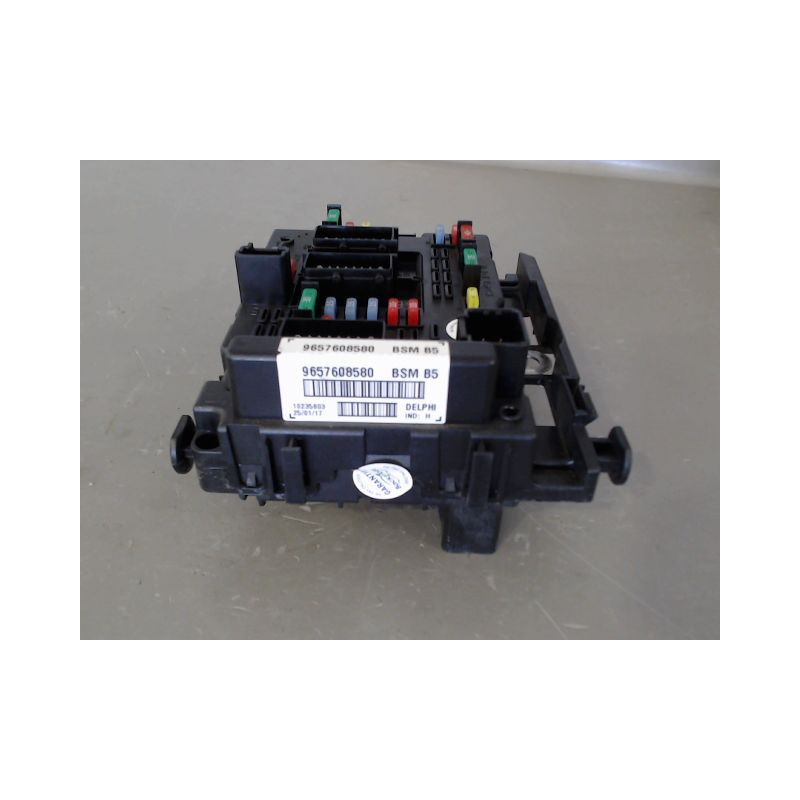 BOITE A FUSIBLES PEUGEOT 206