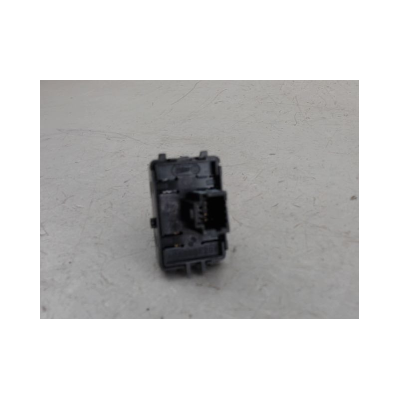 COMMANDE LEVE-GLACE PORTE AVD RENAULT KADJAR