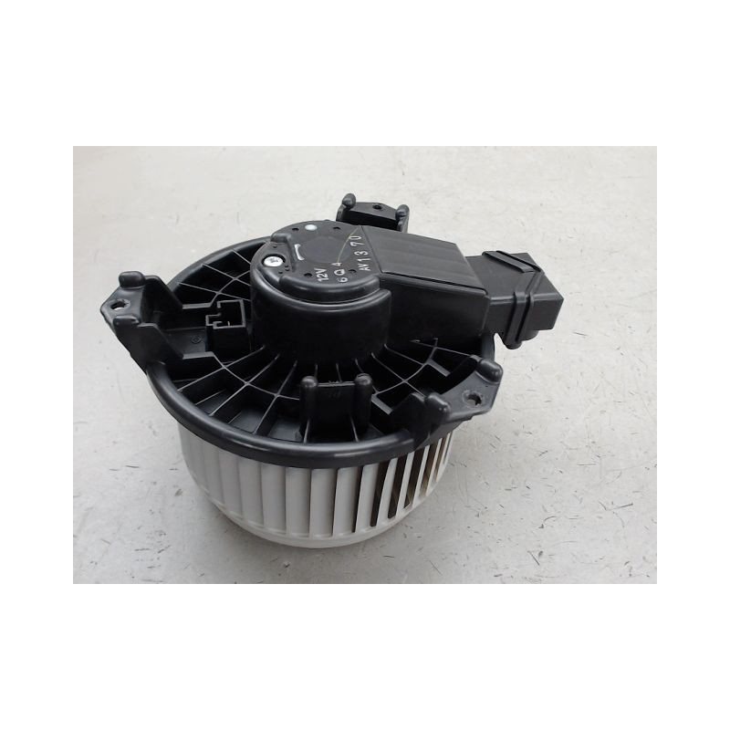 MOTEUR VENTILATEUR CHAUFFAGE TOYOTA YARIS