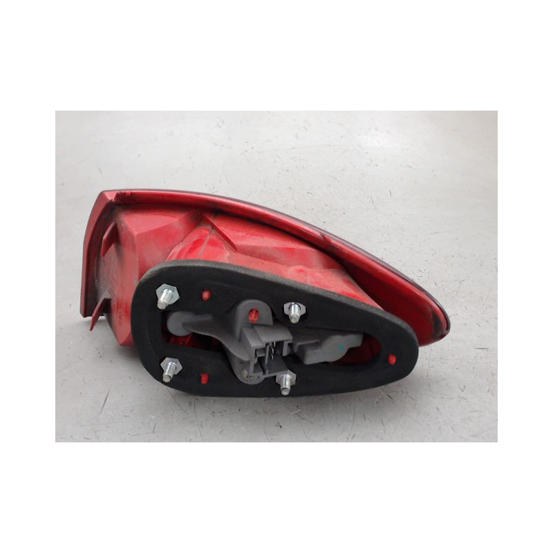 FEU ARRIERE GAUCHE  ALFA ROMEO 147