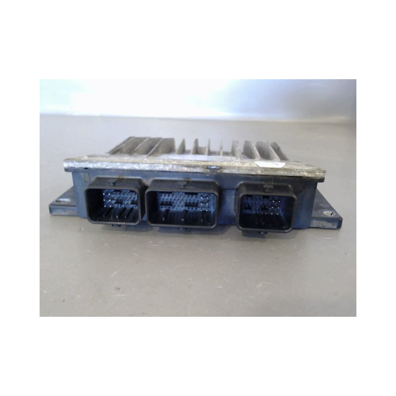 CALCULATEUR MOTEUR RENAULT CLIO
