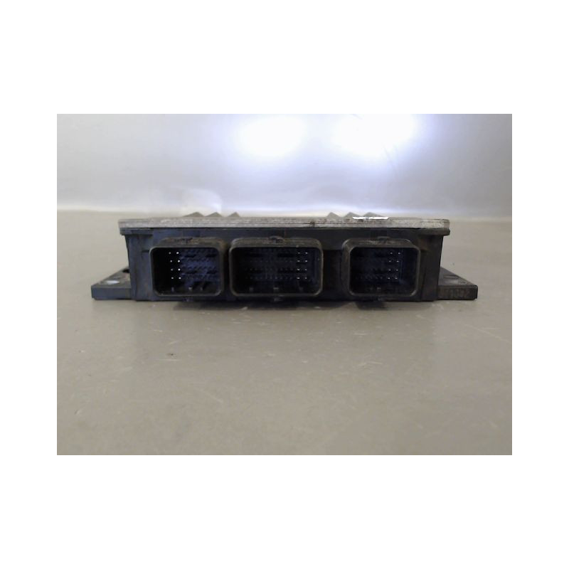 CALCULATEUR MOTEUR RENAULT CLIO