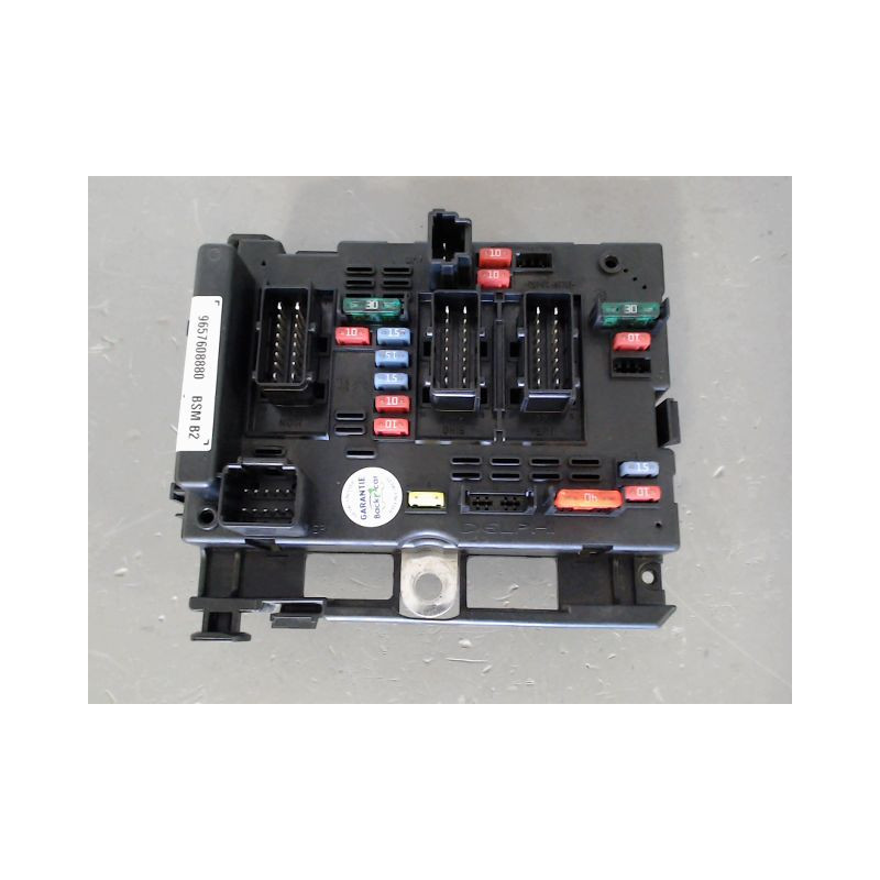 BOITE A FUSIBLES PEUGEOT 206