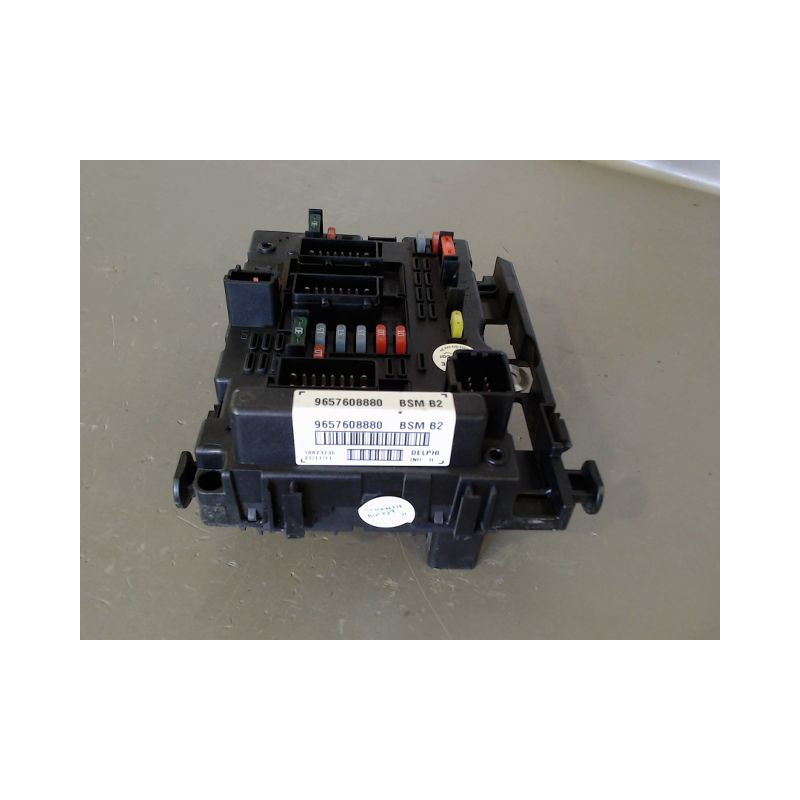 BOITE A FUSIBLES PEUGEOT 206